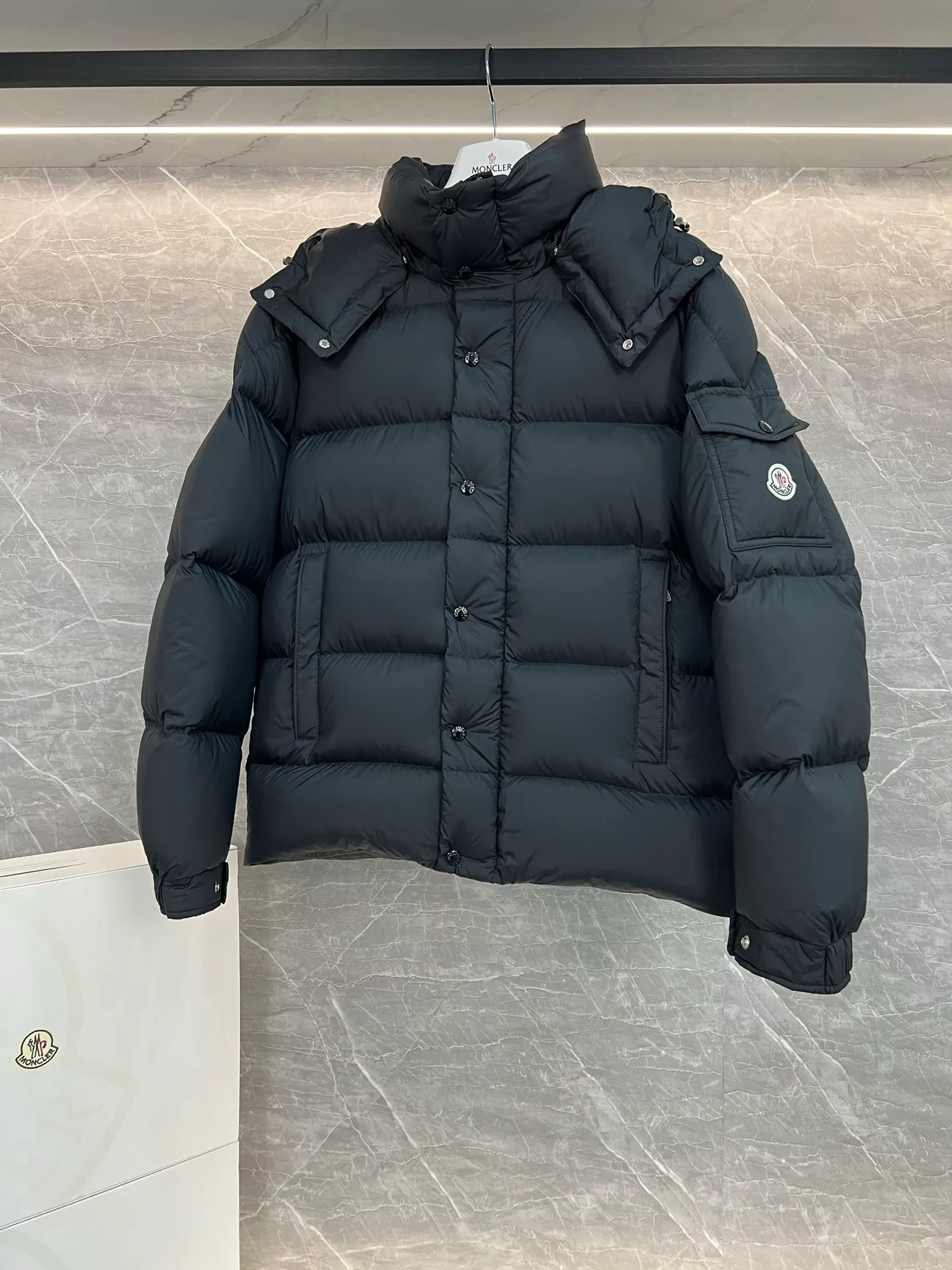 Hot Sale ⬆️MonclerMaya 90 .❗️❗️❗️❗️❗️ Moncler 。 Moncler Maya 。 ， ， Moncler 。 ， ，Classic 。 Classic 。 • • • • • ， • • • Size : 1-2-3-4-5 Black、White、Pink、